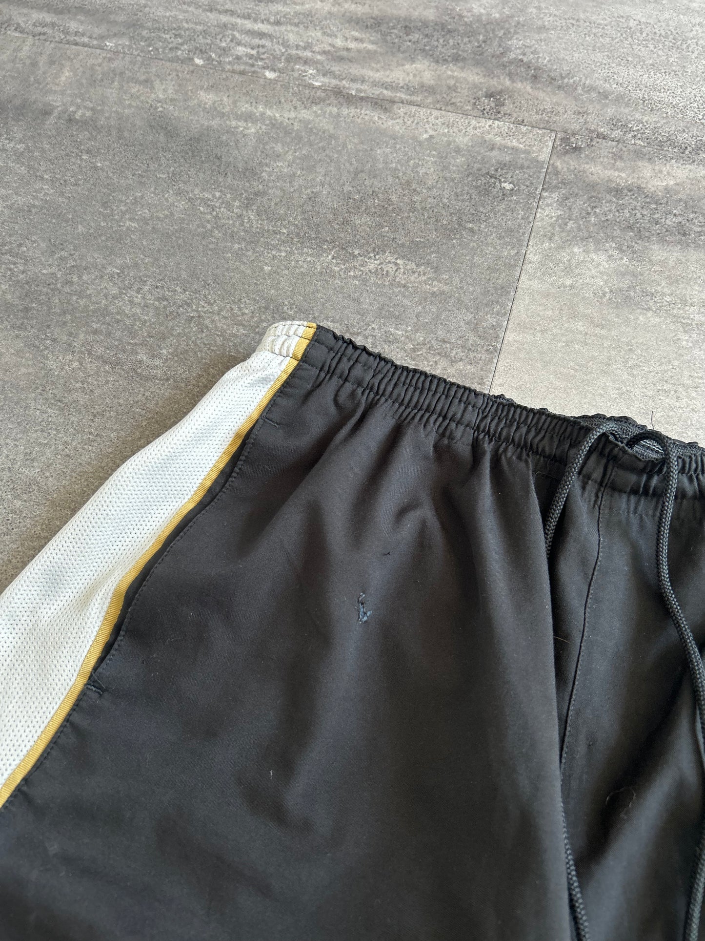 2000s Nike Total 90 shorts